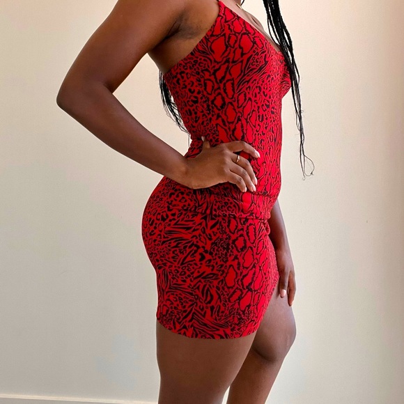 Black and red print bodycon dress - Picture 3 of 4